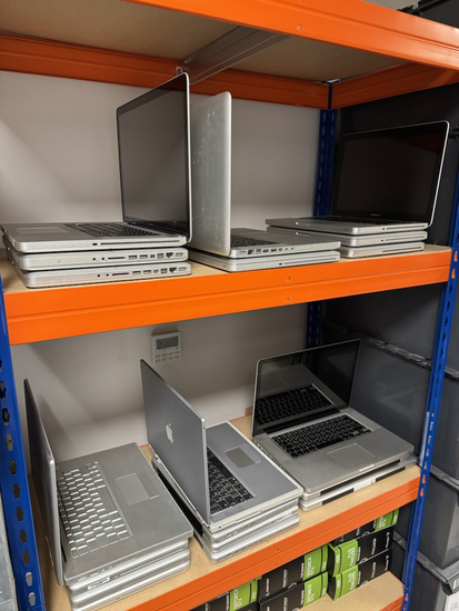 Laptopy Apple A1226 A1286 A1297 A1278 Pakiet 19 szt. Klasa C na części